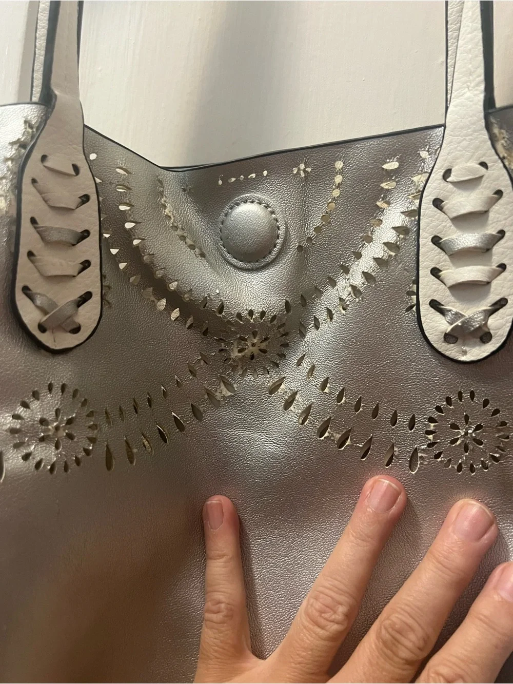 Mellow World looking tote